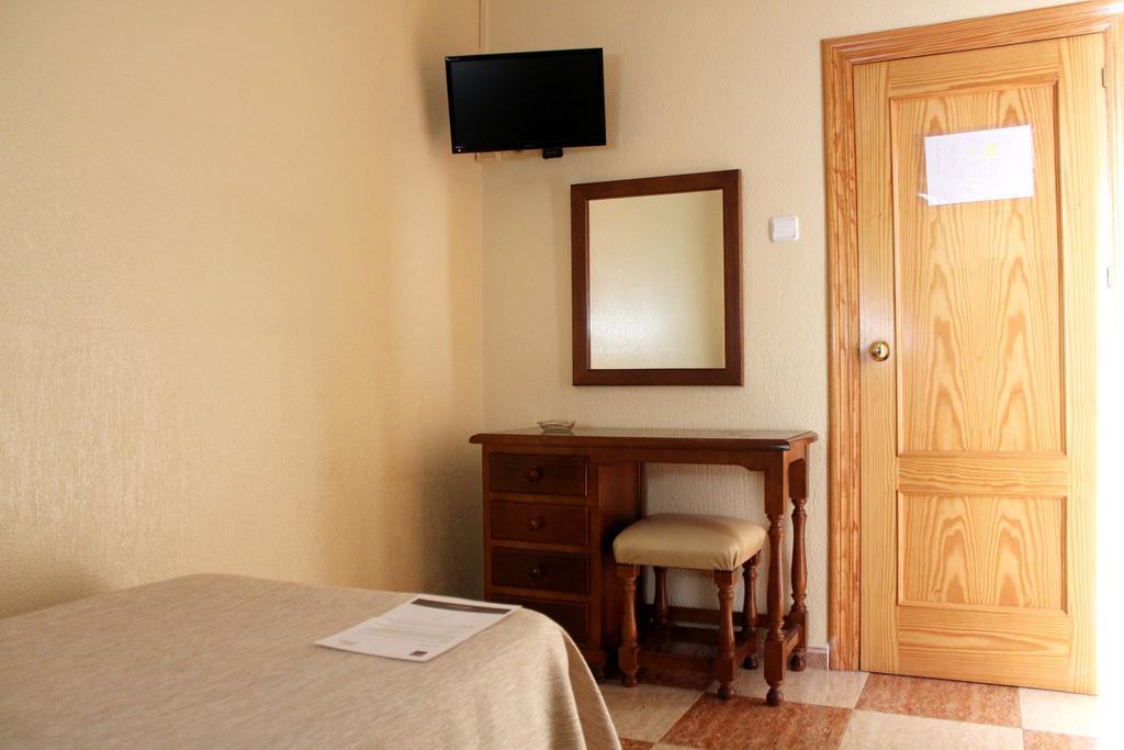 Hotel Sevilla Almería Cameră foto